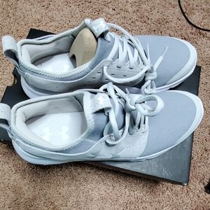 Under armour shoes size 9